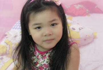 Bé làm mặt biểu cảm siêu dễ thương